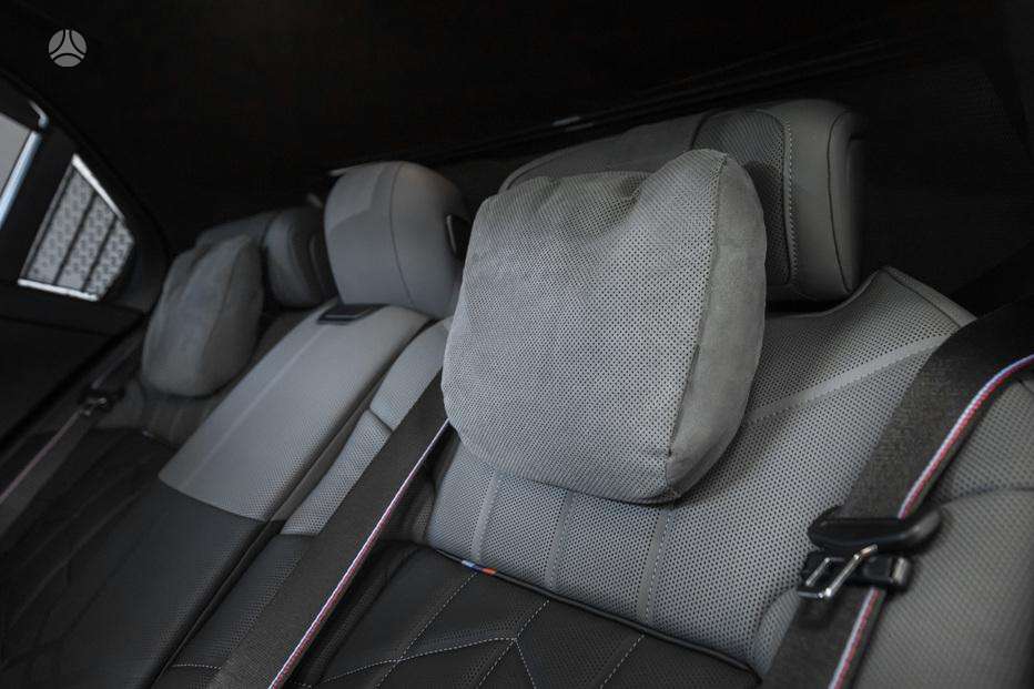 BMW i7, sedanas