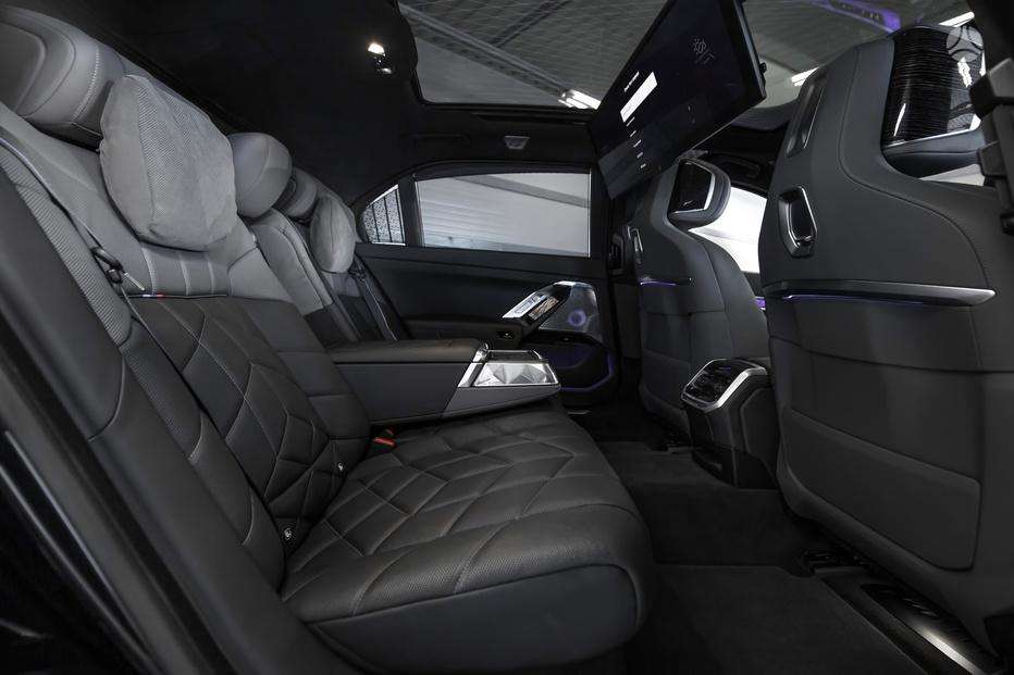 BMW i7, saloon / sedan
