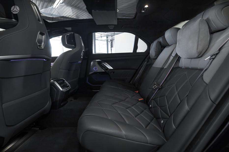 BMW i7, saloon / sedan