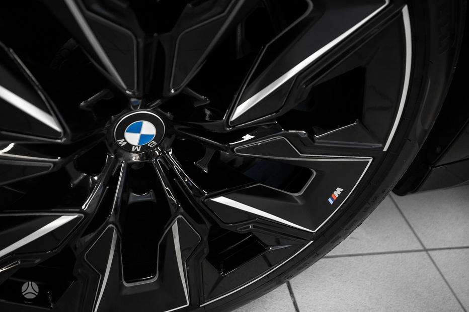 BMW i7, saloon / sedan