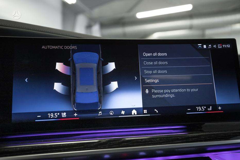 BMW i7, saloon / sedan