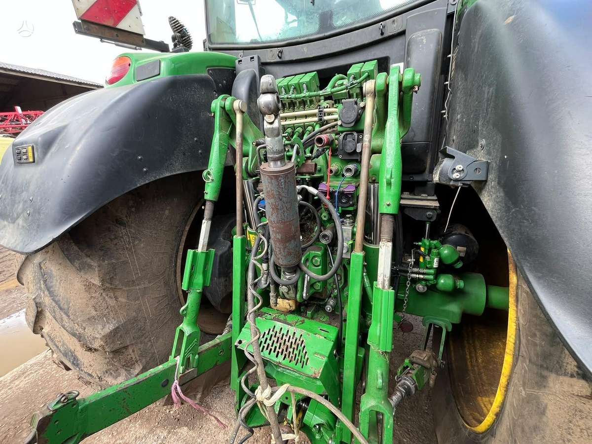 John Deere 6215R, тракторы