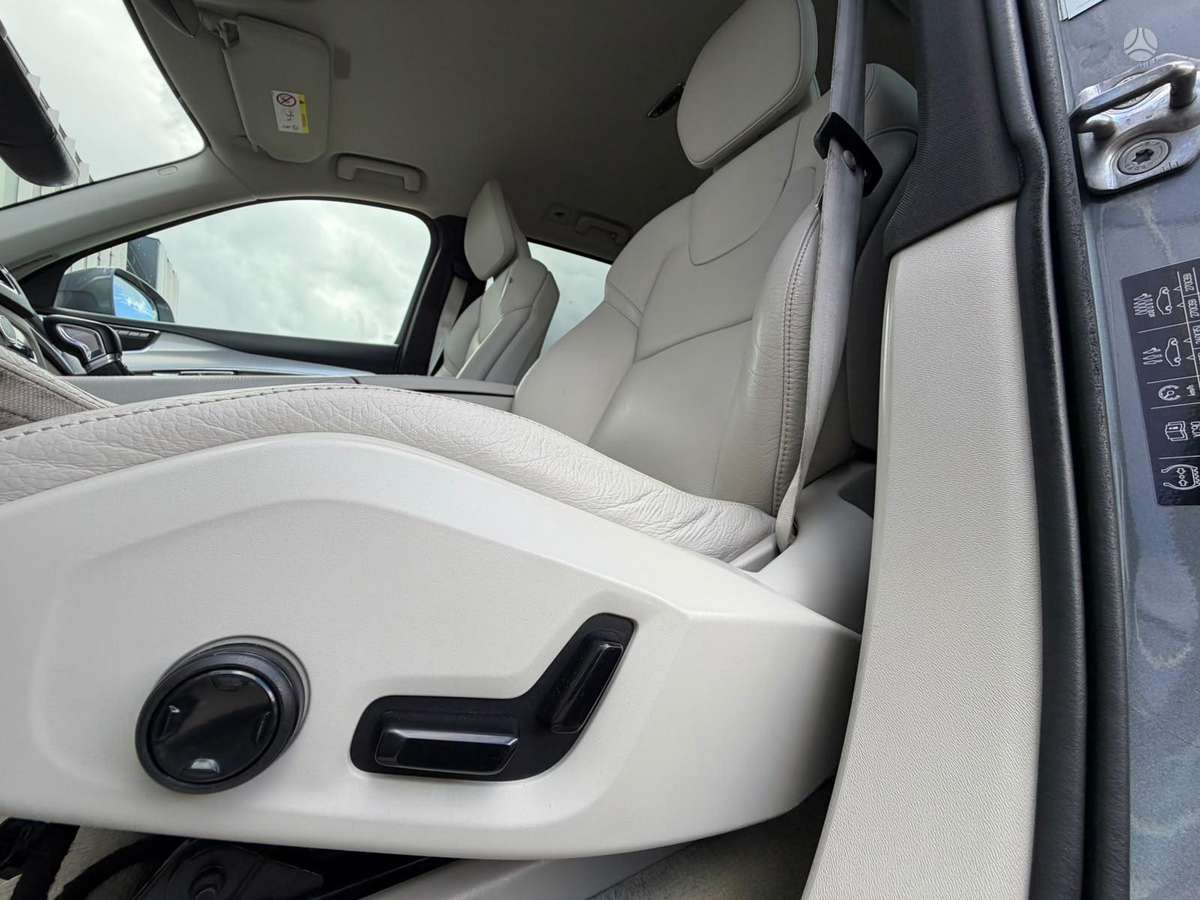 Volvo XC90 - 9