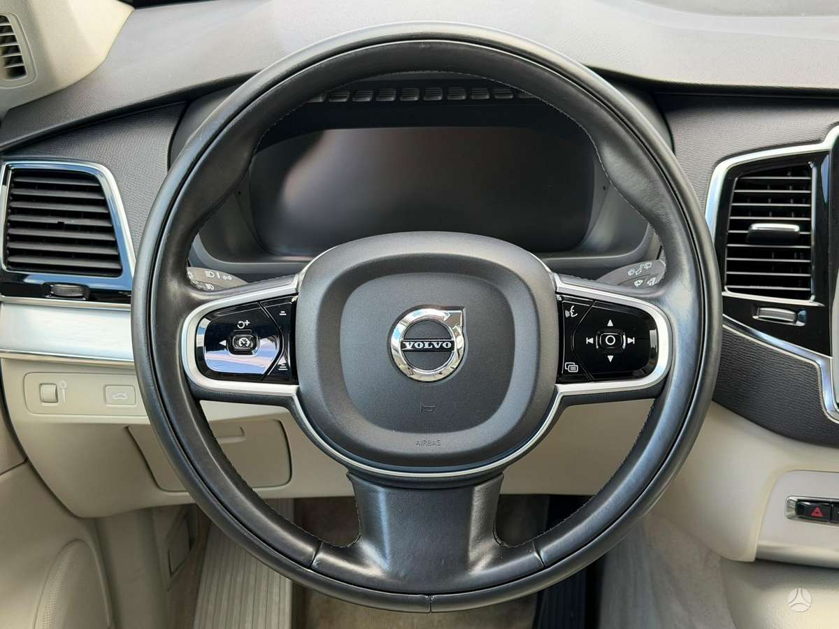 Volvo XC90 - 11