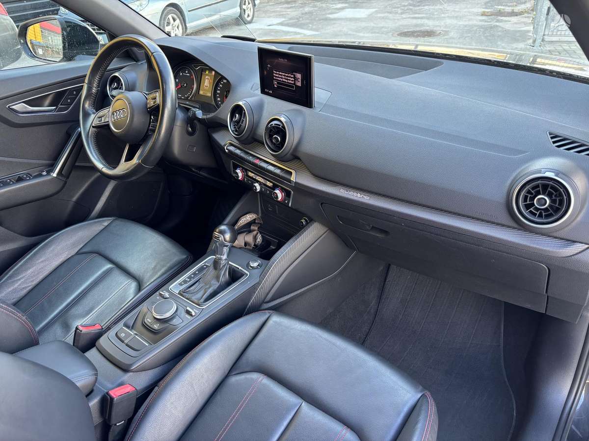 Audi Q2, 2.0 l., off-road / crossover