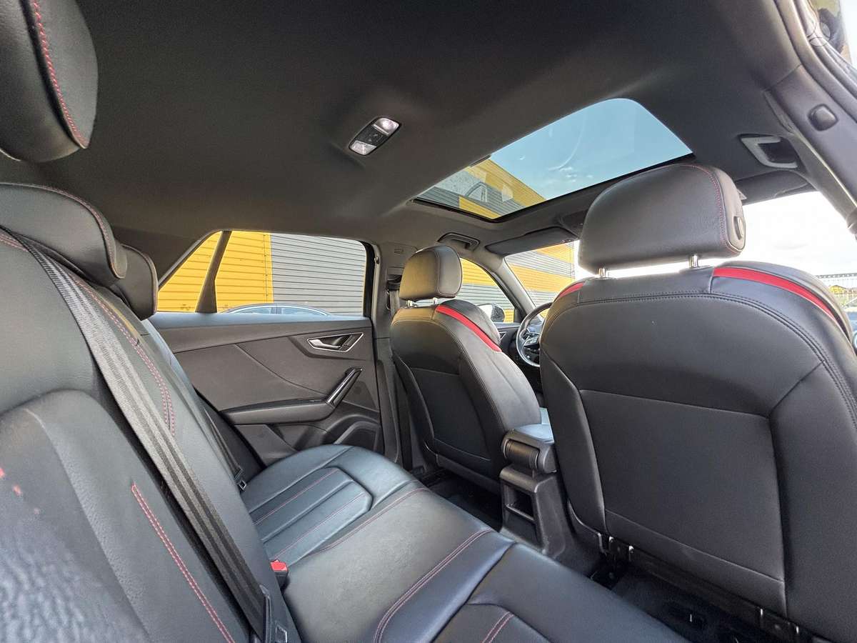 Audi Q2, 2.0 l., off-road / crossover