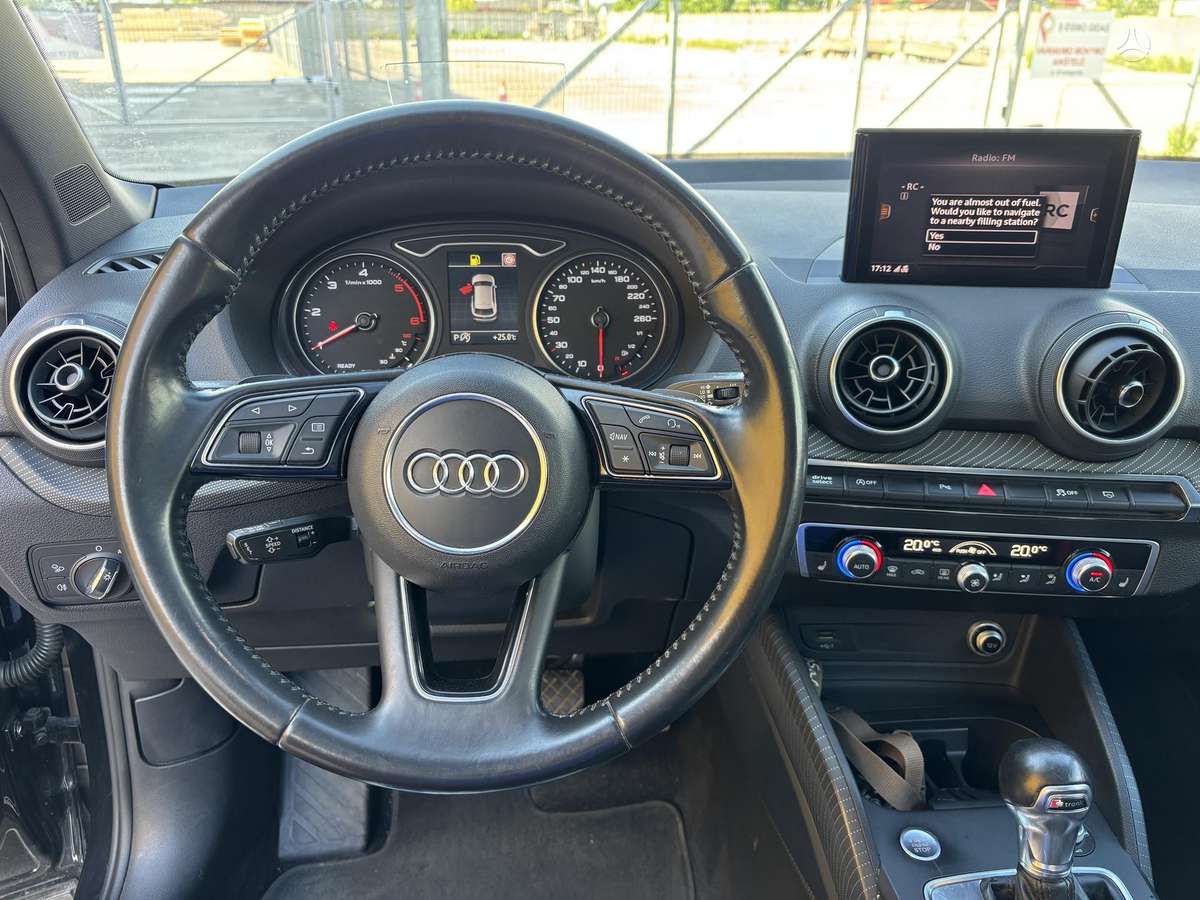 Audi Q2, 2.0 l., off-road / crossover