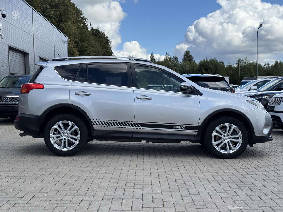 Toyota RAV4 - 8