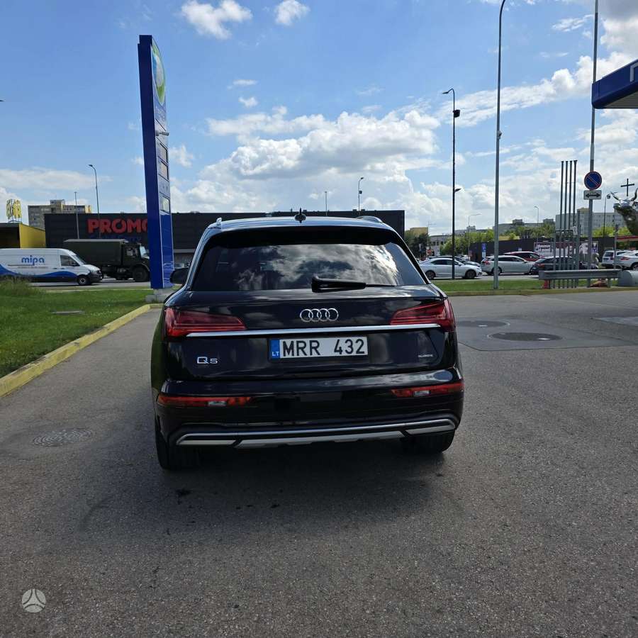 Audi Q5, 2.0 l., Минивэн