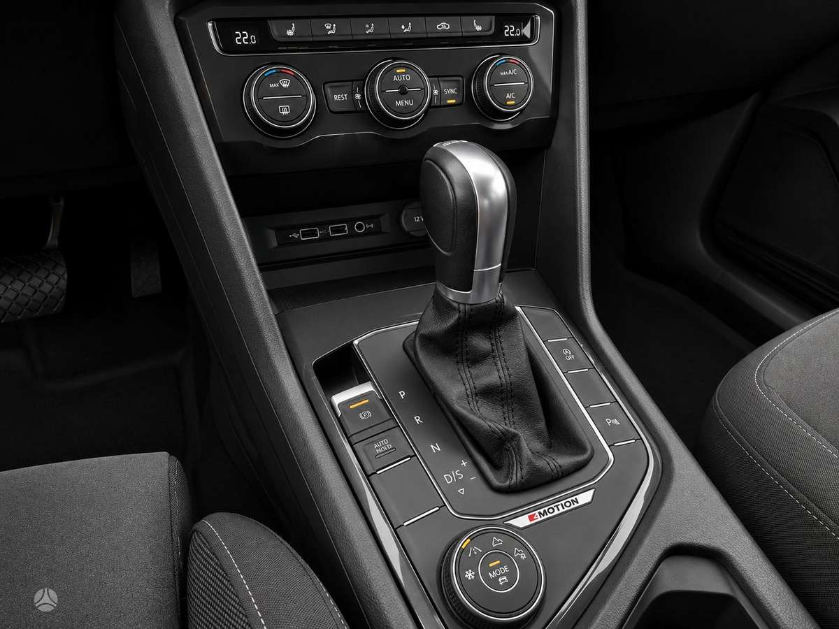 Volkswagen Tiguan - 11