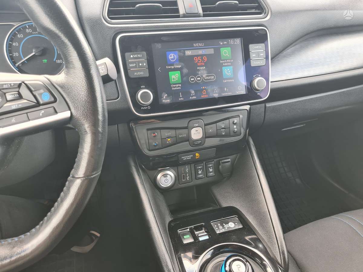 Nissan Leaf, 62 kWh, hatchback