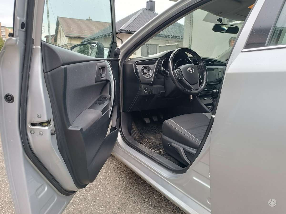 Toyota Auris, 1.4 l., Универсал