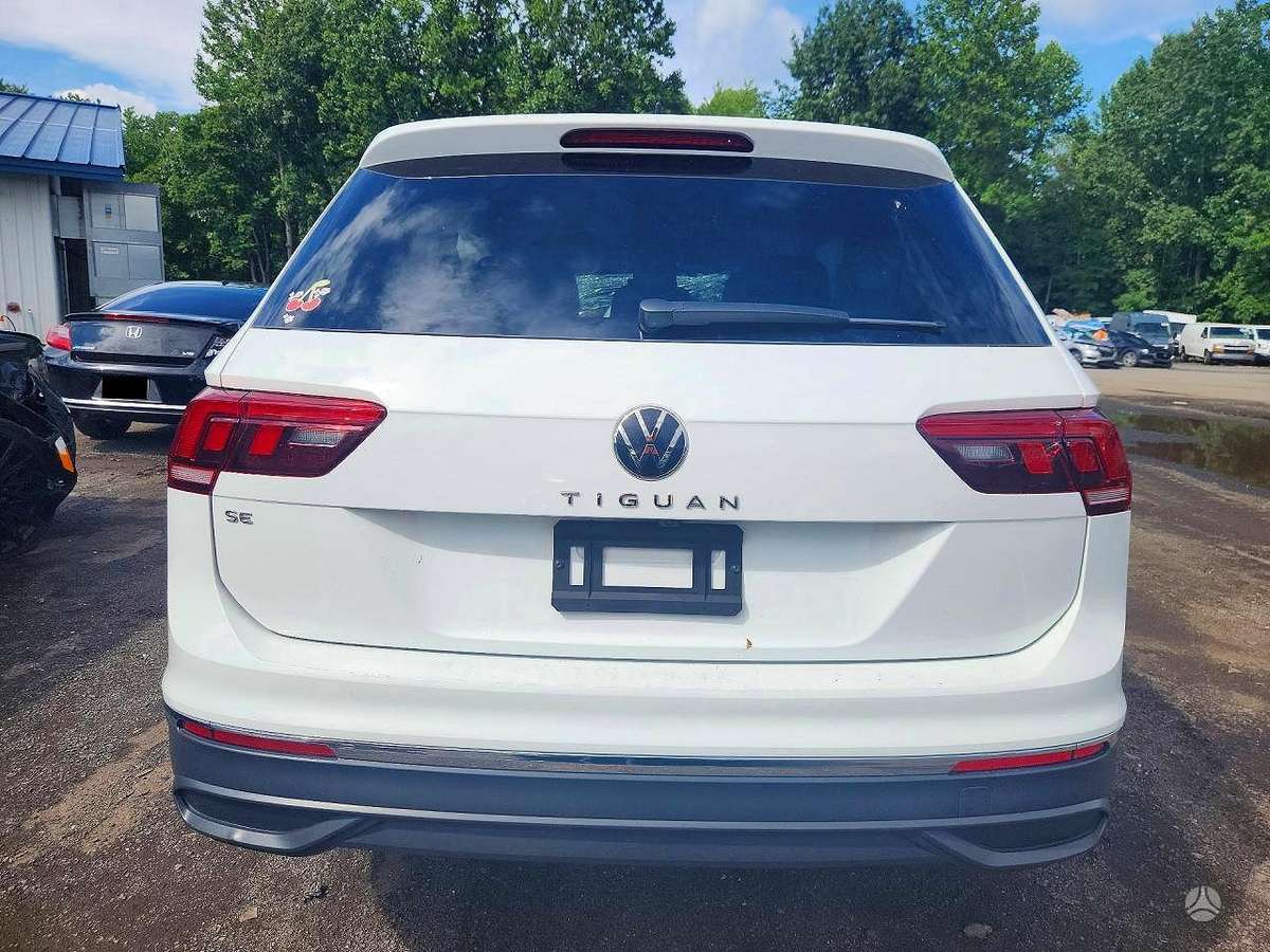Volkswagen Tiguan - 1