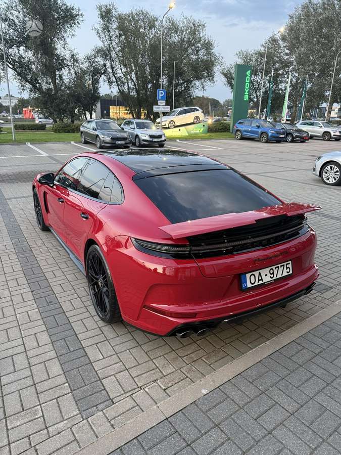Porsche Panamera - 4