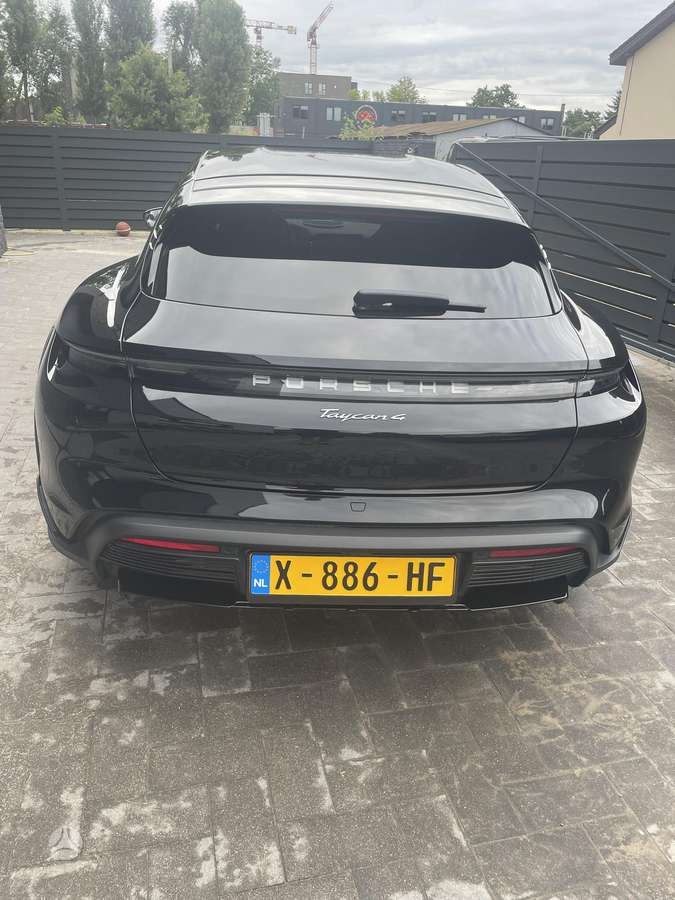 Porsche Taycan - 4