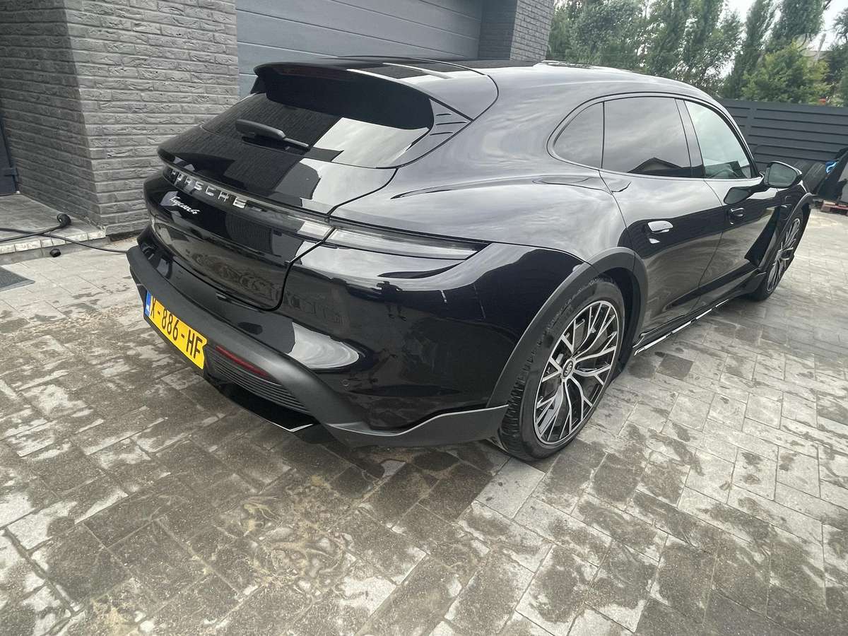 Porsche Taycan - 7