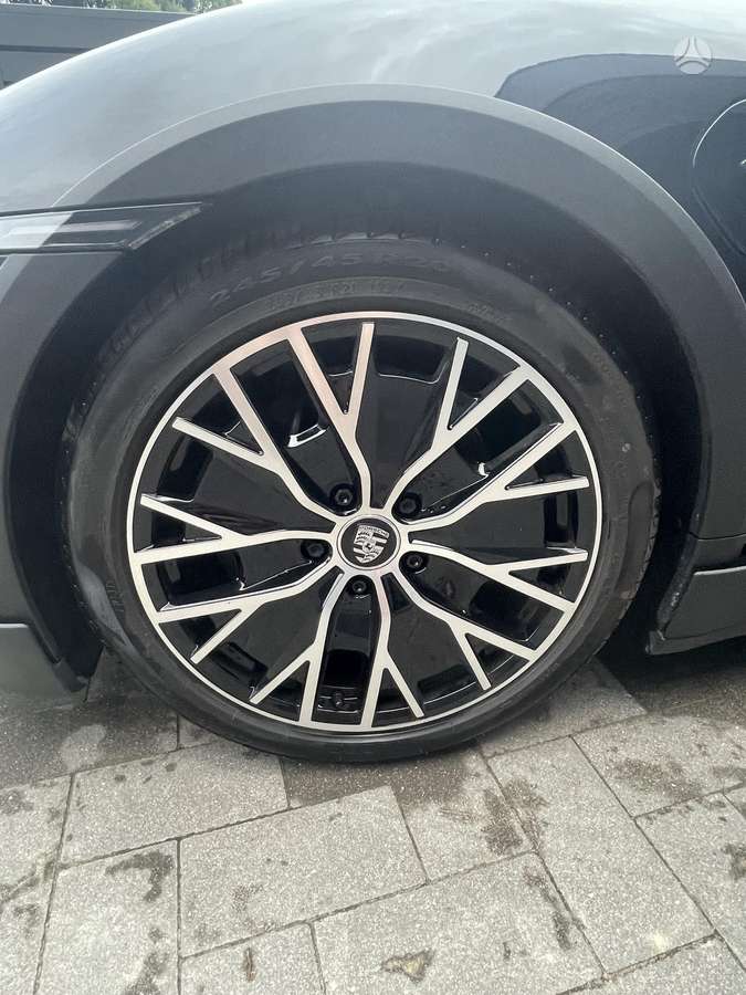 Porsche Taycan - 9