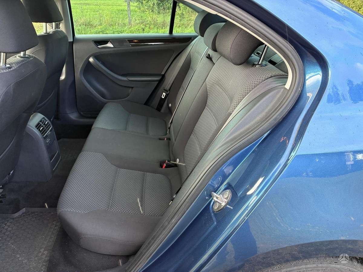 Volkswagen Jetta - 5