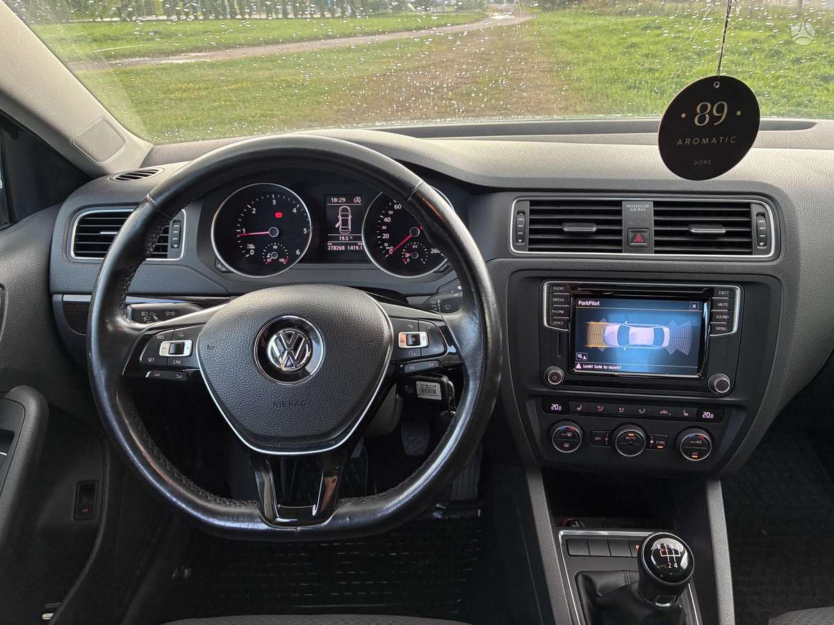 Volkswagen Jetta - 6