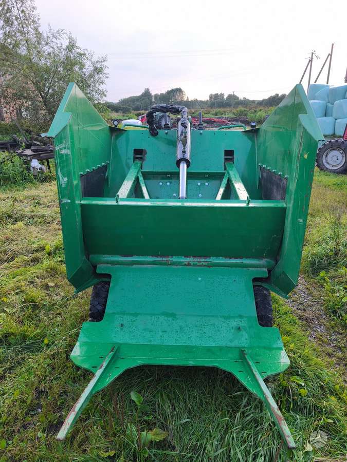 AGRONIC 143S 4WD, кормосмесители / кормораздатчики