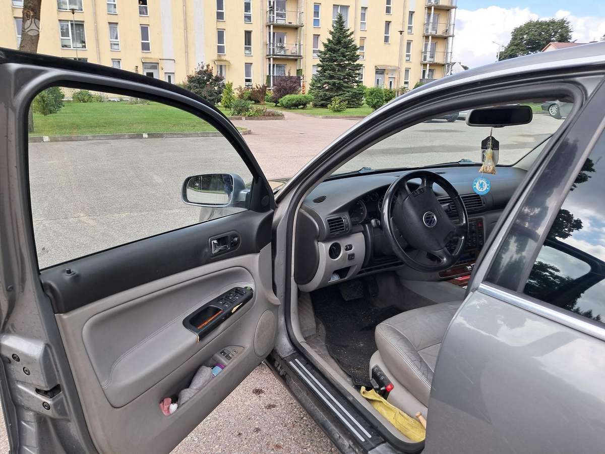 Volkswagen Passat - 2