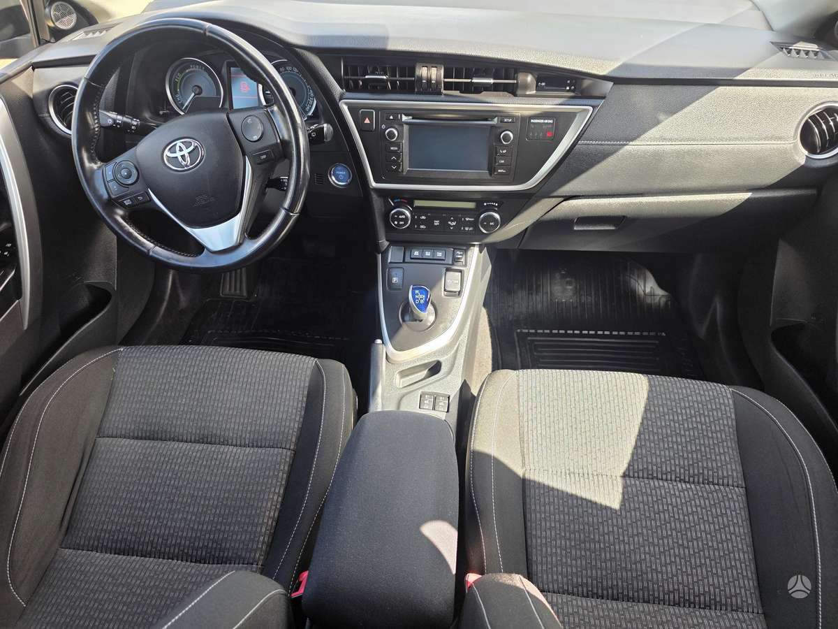 Toyota Auris - 11