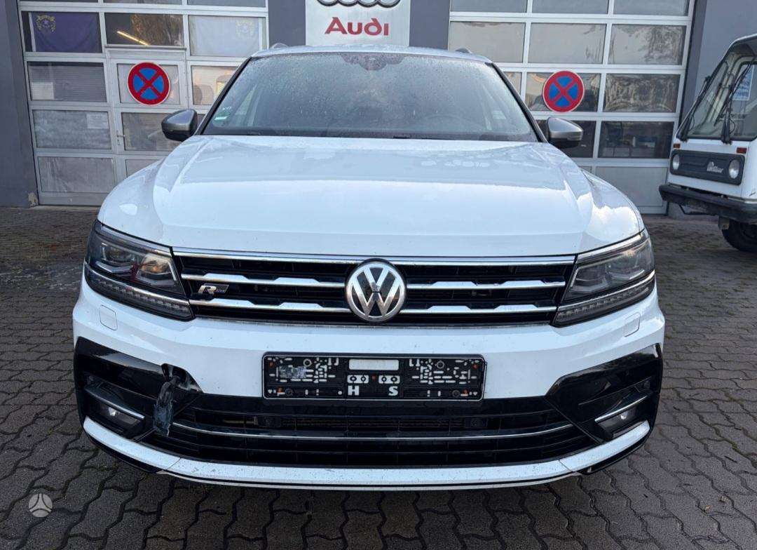 Volkswagen Tiguan - 1