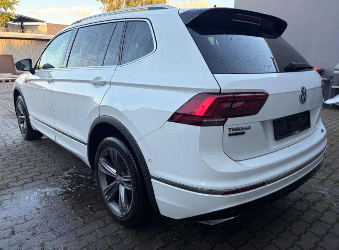 Volkswagen Tiguan - 4