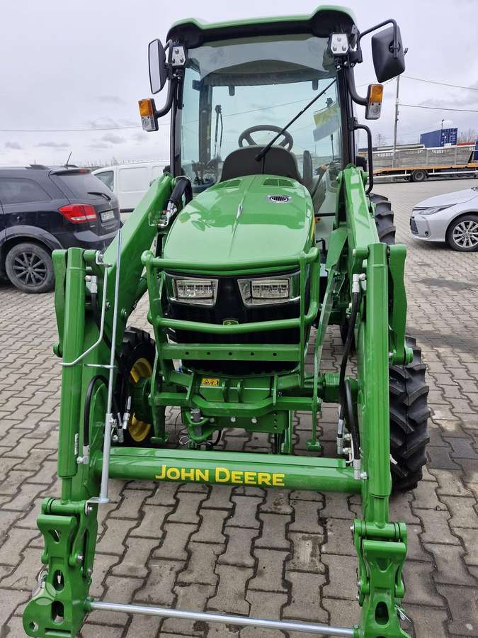 John Deere 4052R, traktoriai