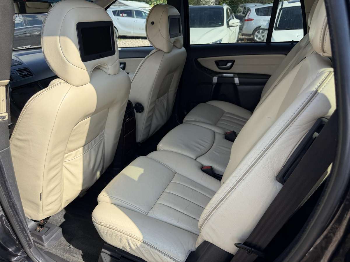 Volvo XC90 - 9