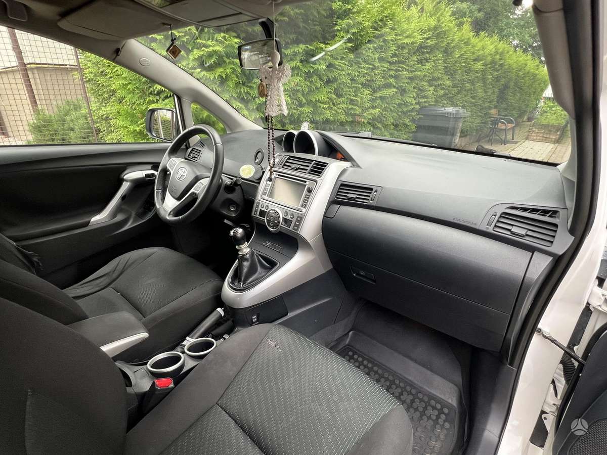 Toyota Verso, 2.0 l., Минивэн