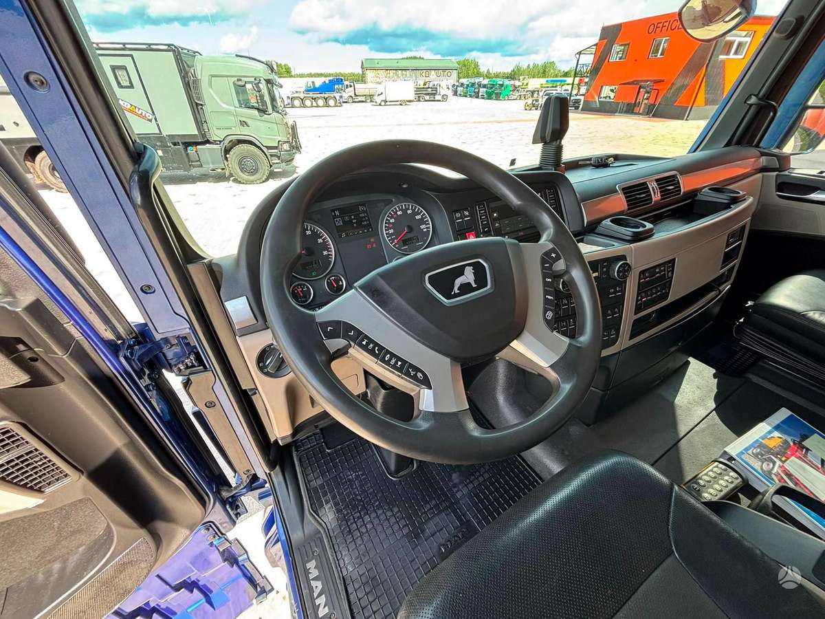 MAN TGX 26.580 6x4, с краном