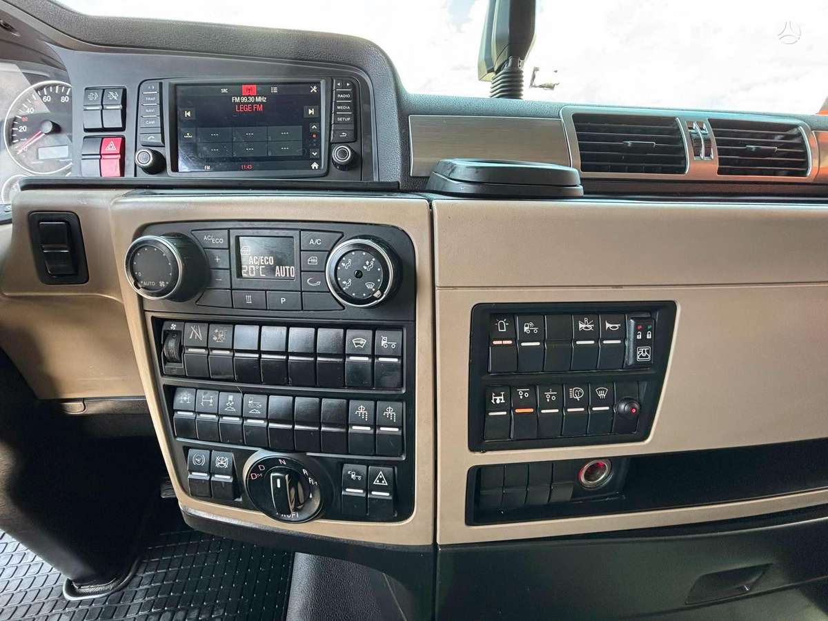 MAN TGX 26.580 6x4, с краном