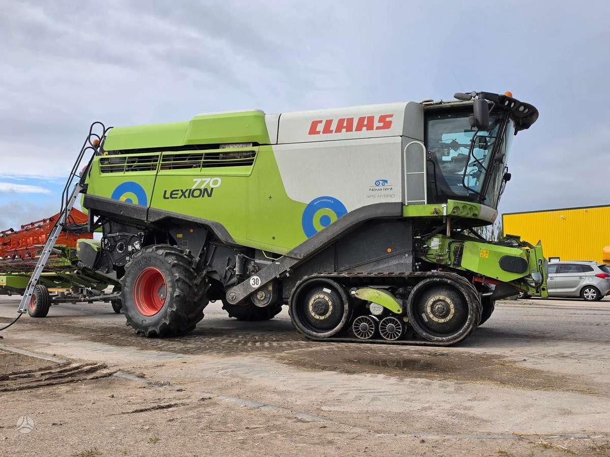 Claas Lexion 770TT, combine harvesters