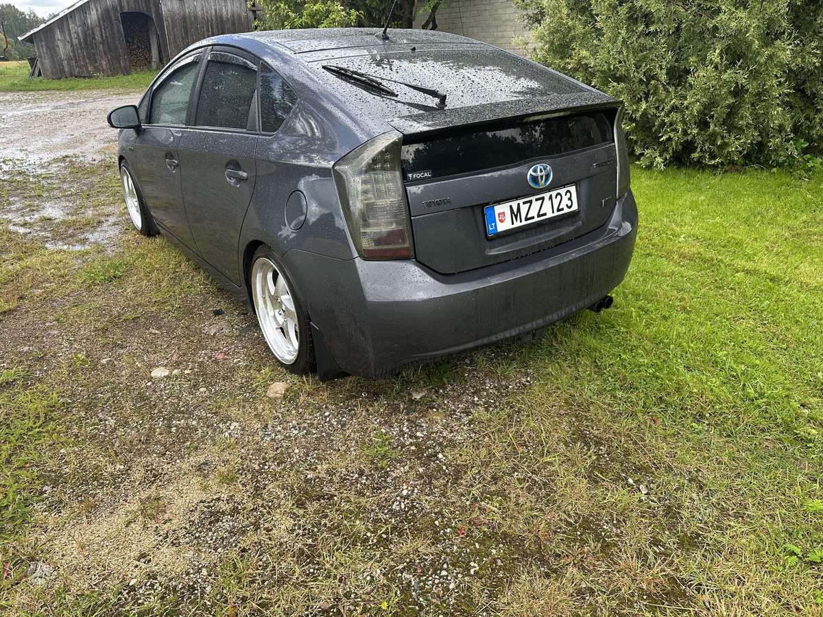 Toyota Prius - 3