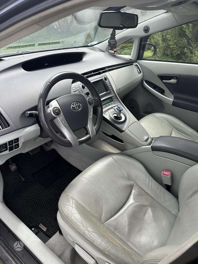 Toyota Prius - 8