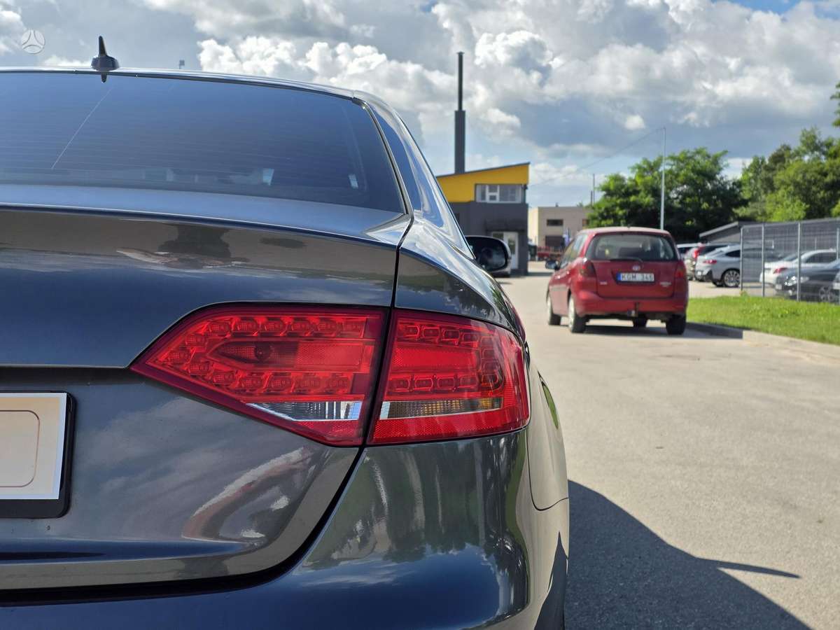 Audi A4, 1.8 l., Седан