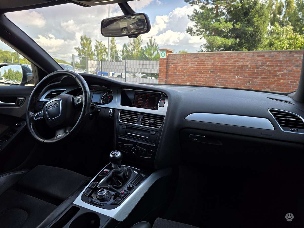 Audi A4, 1.8 l., Седан