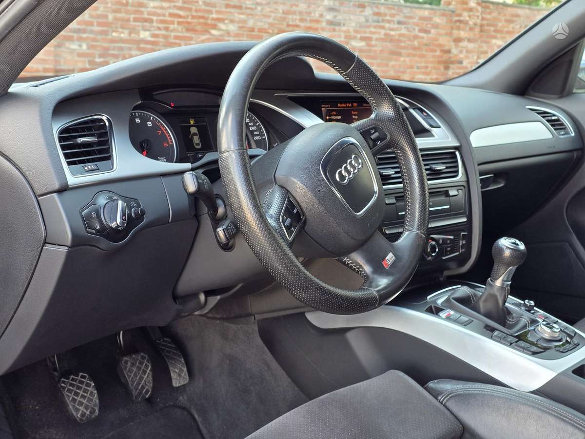 Audi A4, 1.8 l., Седан