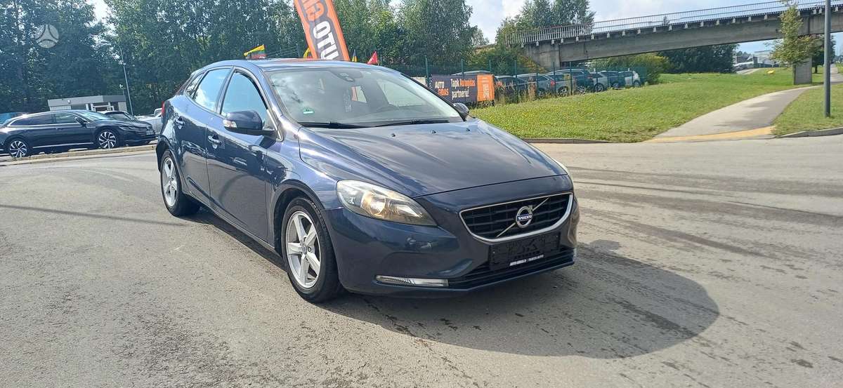 Volvo V40, 1.6 l., hatchback