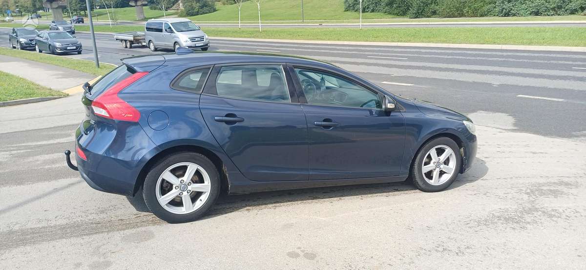 Volvo V40, 1.6 l., hatchback