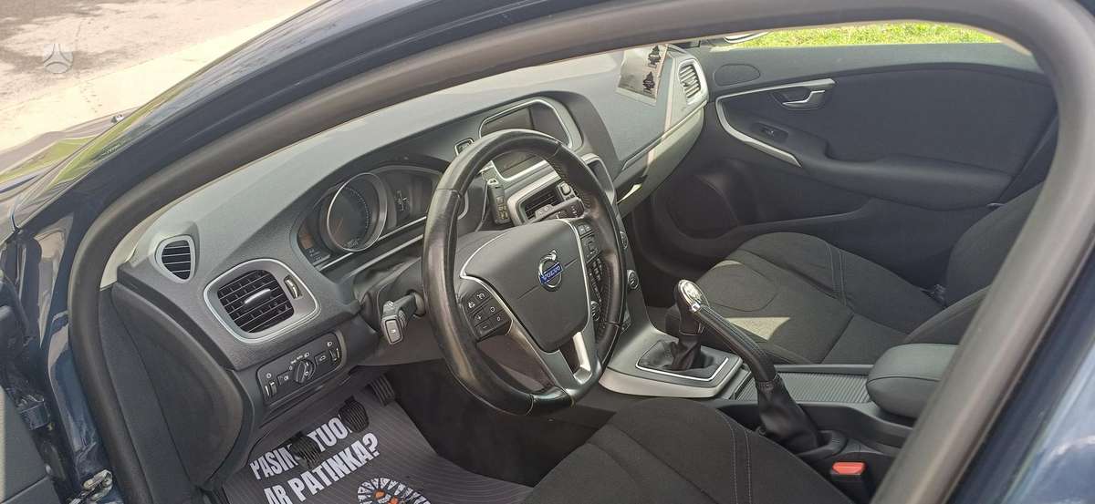 Volvo V40, 1.6 l., hatchback