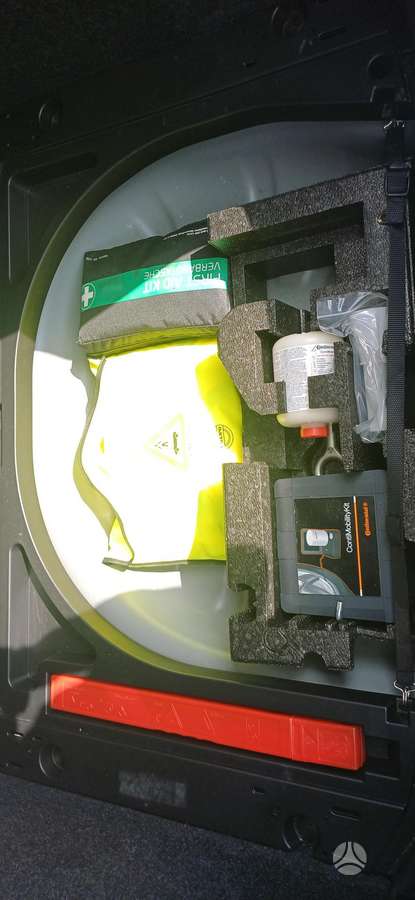 Volvo V40, 1.6 l., hatchback