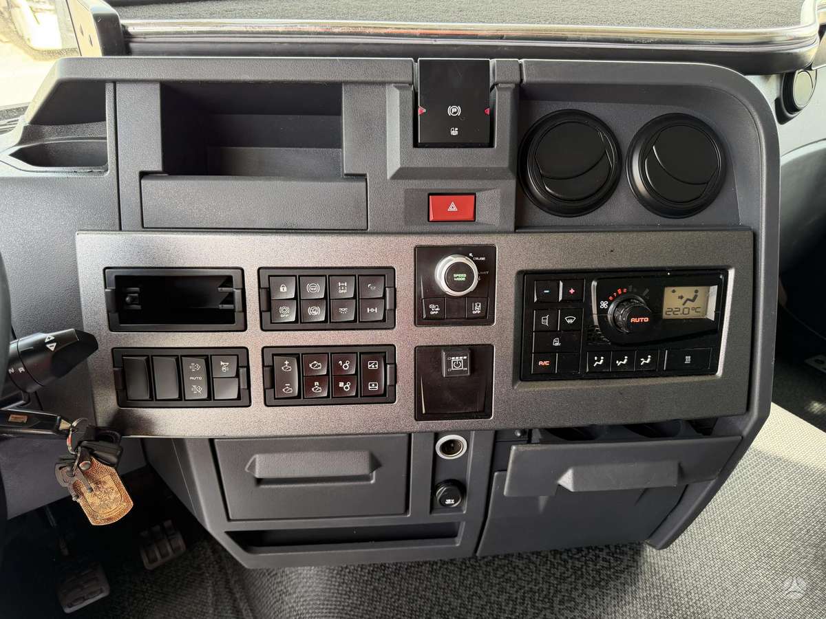 Renault T480 SLEEPER T4x2 E6, 2 спальных места