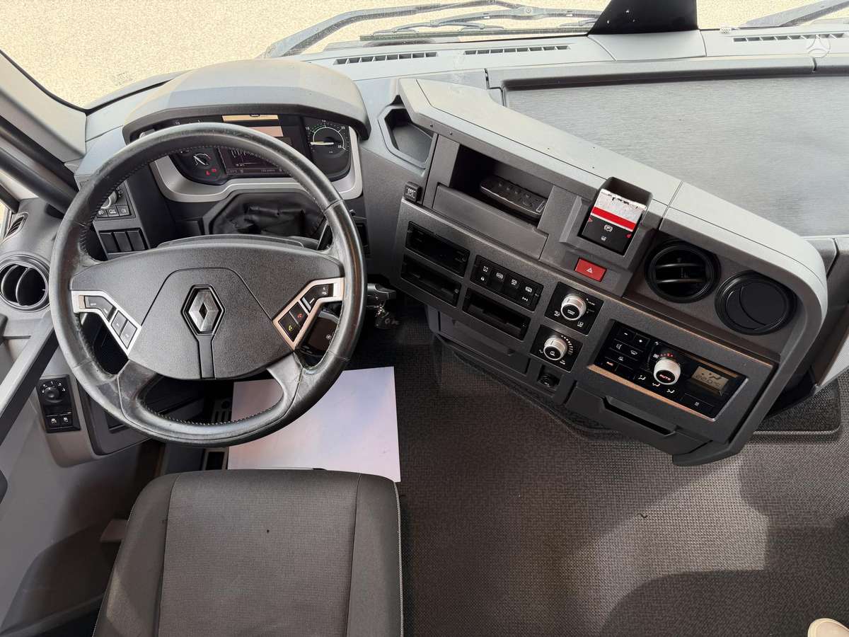 Renault T480 HIGH T4x2 E6, 2 miegamosios vietos