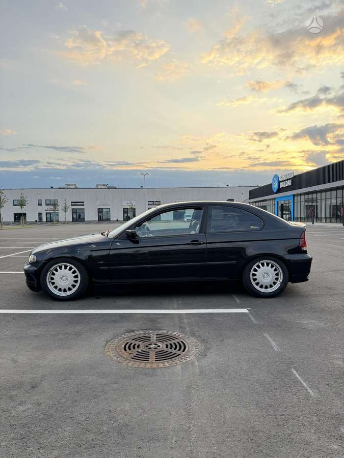 BMW 325, 2.5 l., Хэтчбек