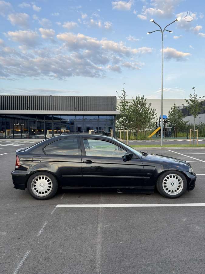 BMW 325, 2.5 l., Хэтчбек