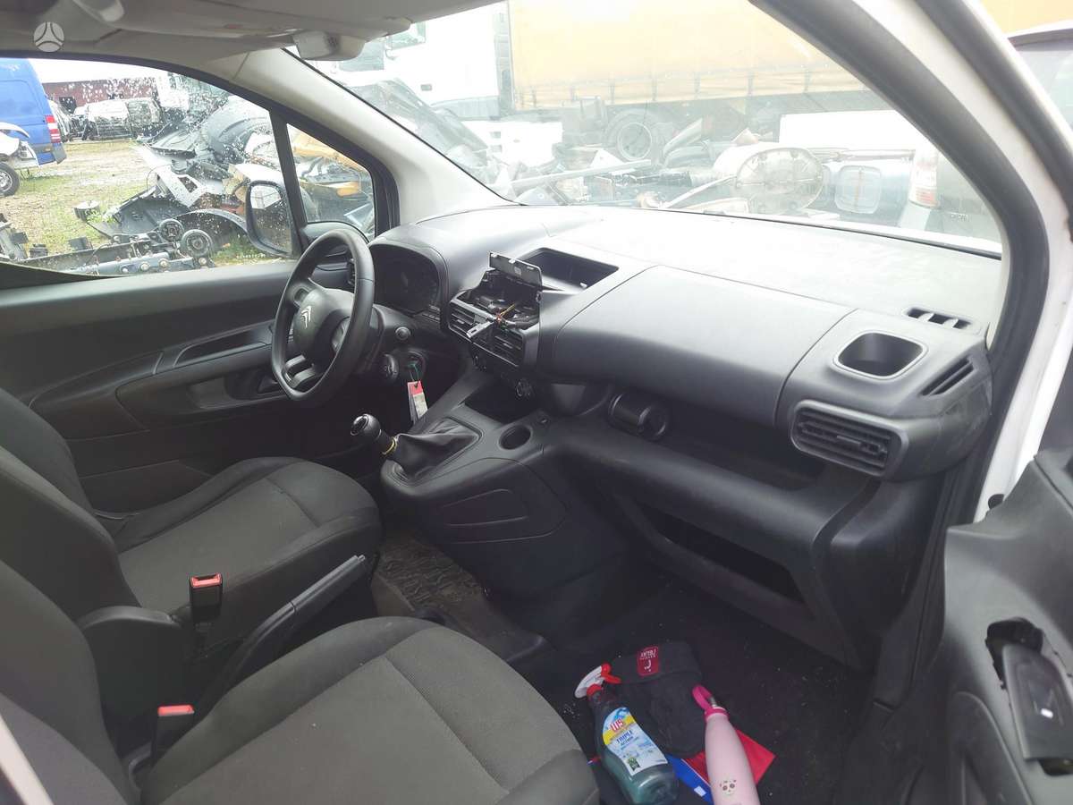 Peugeot 208 по частям