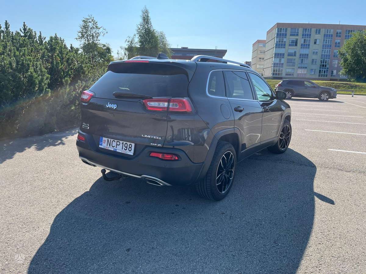 Jeep Cherokee, 2.2 l., Внедорожник / Кроссовер
