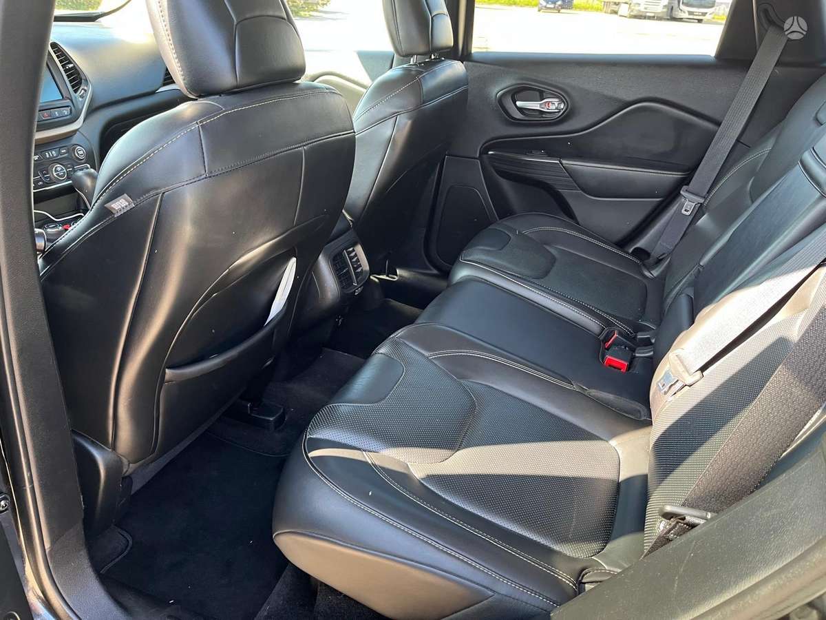 Jeep Cherokee, 2.2 l., Внедорожник / Кроссовер